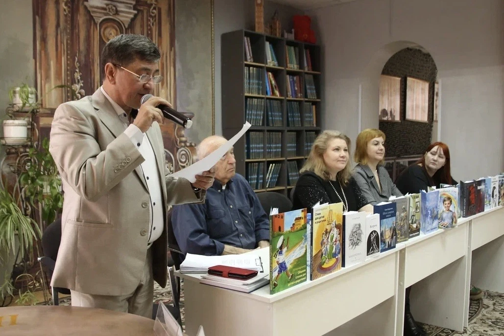 ЧТЕНИЕ – ЛУЧШЕЕ УЧЕНИЕ 📍На прошлой неделе ученики начальной «Глории»  побывали на творческой встрече