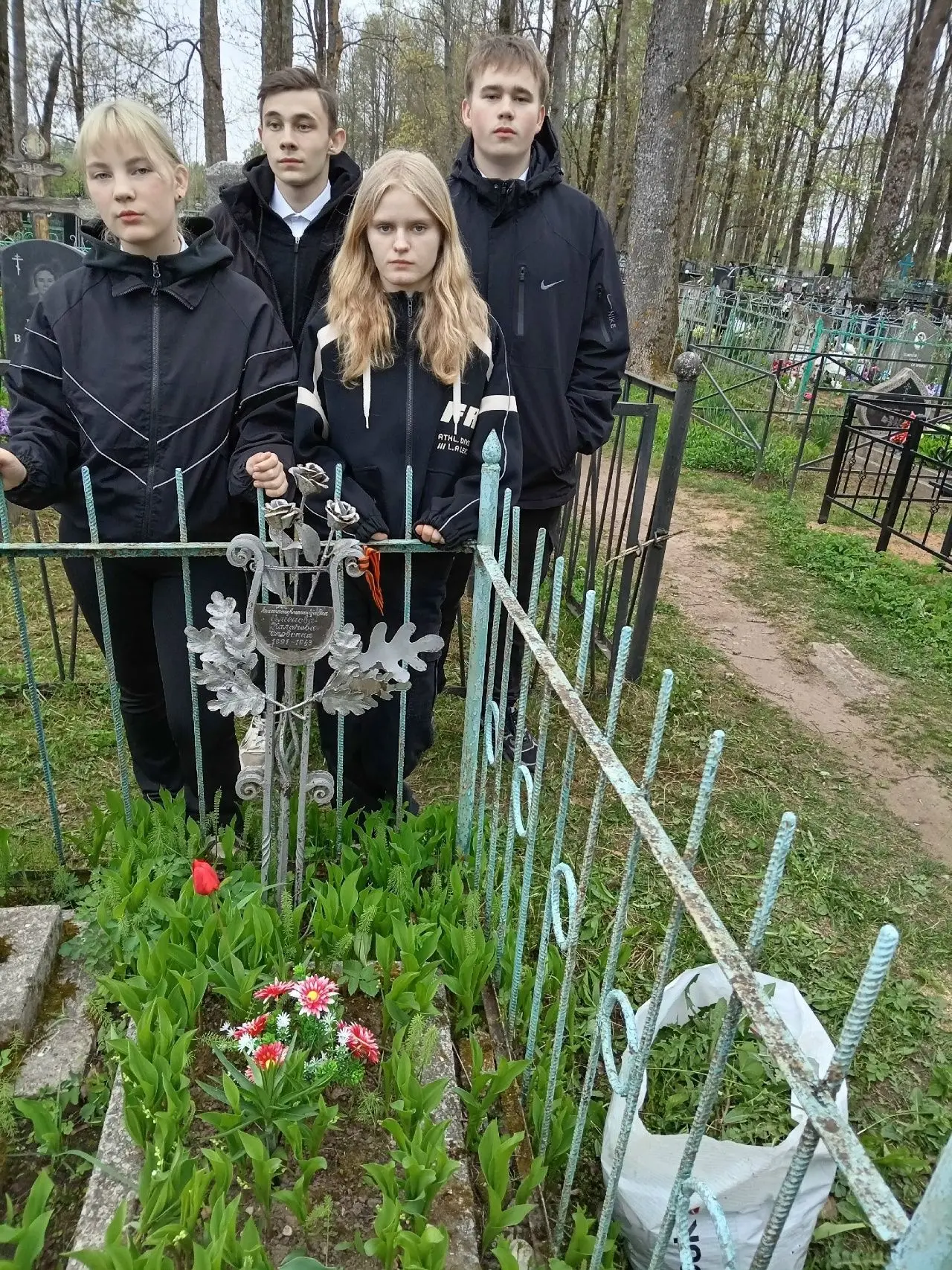 Вахта памяти протяжённостью 20 лет 🕯️Выпускники 9В класса на протяжении 5 лет поддержи...