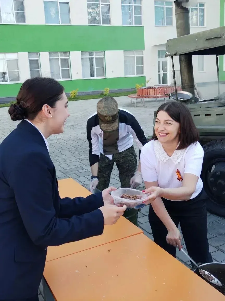 «Полевая кухня» В преддверии знаменательного праздника 9 мая в  НАШЕЙ школе стартовал патриотический