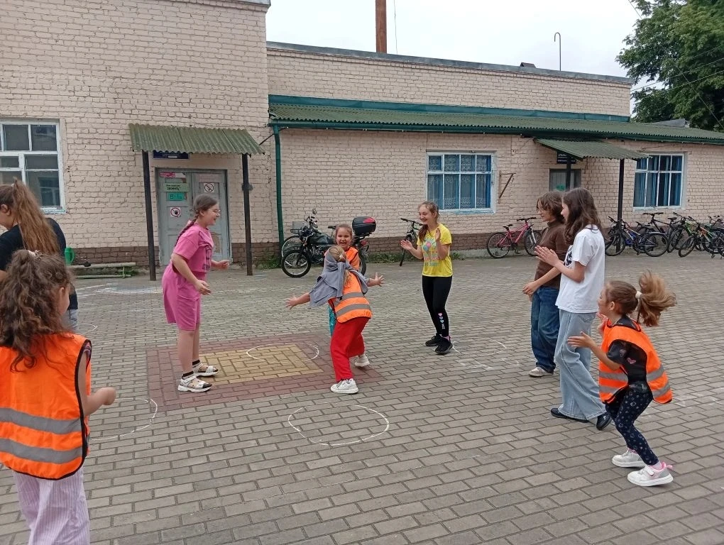 🎭 Привет, друзья! 🎭 
Лето – это время радости, веселья и новых открытий! 🌞 Сегодня мы хотим подел