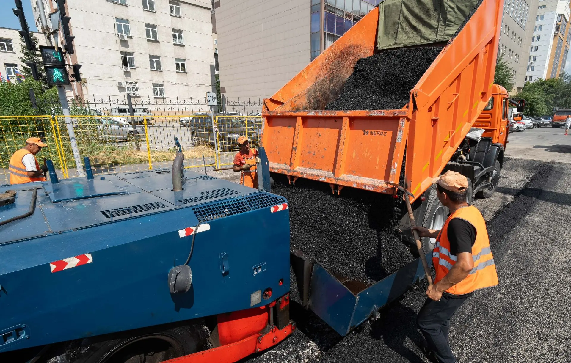 В конце прошлой недели до прихода дождей наши подрядчики успели восстановить асфальтовое покрытие и 