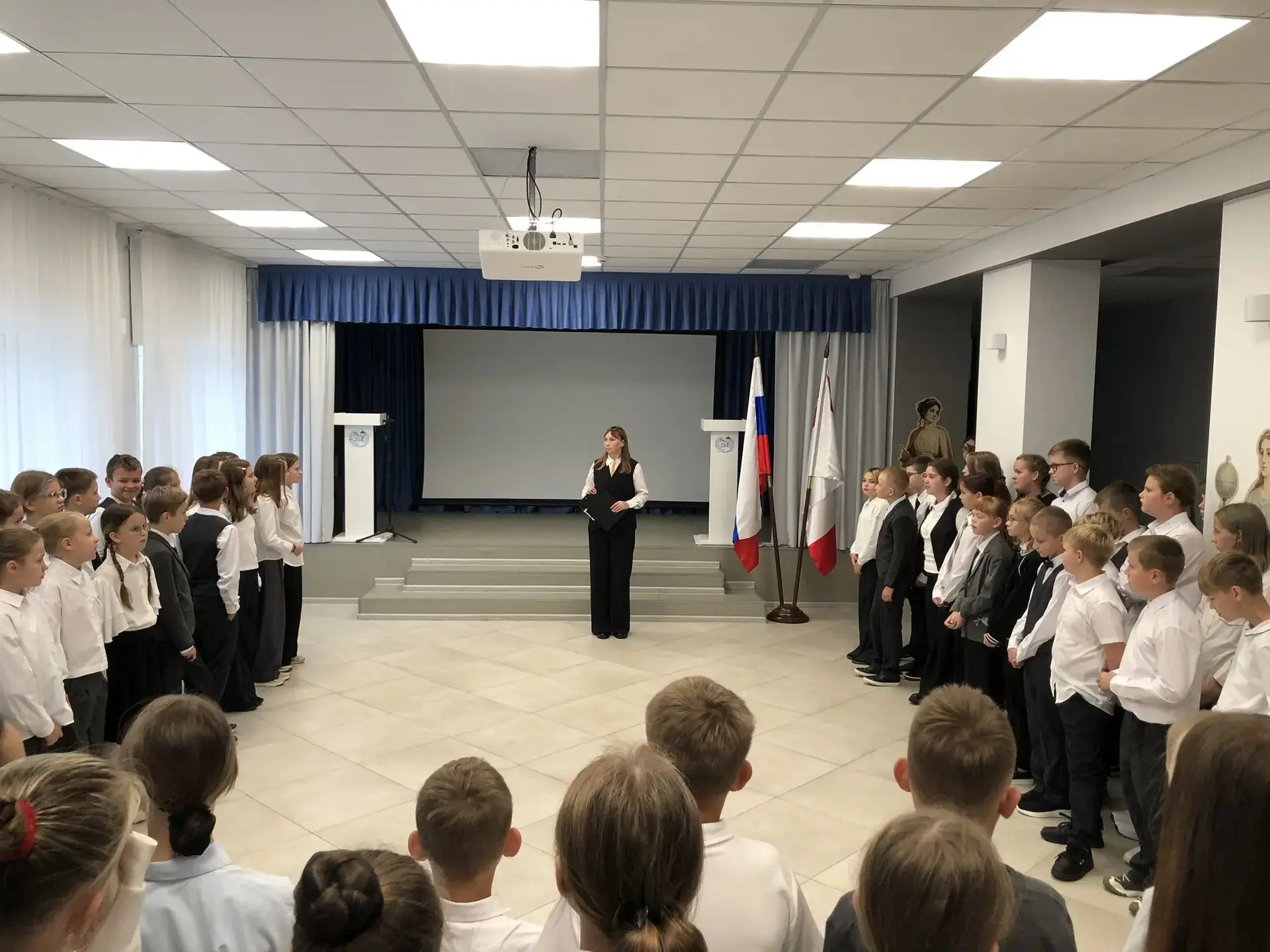Начинаем учебную неделю традиционной линейки!