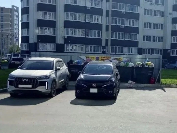 Автомобили не должны препятствовать вывозу ТКО