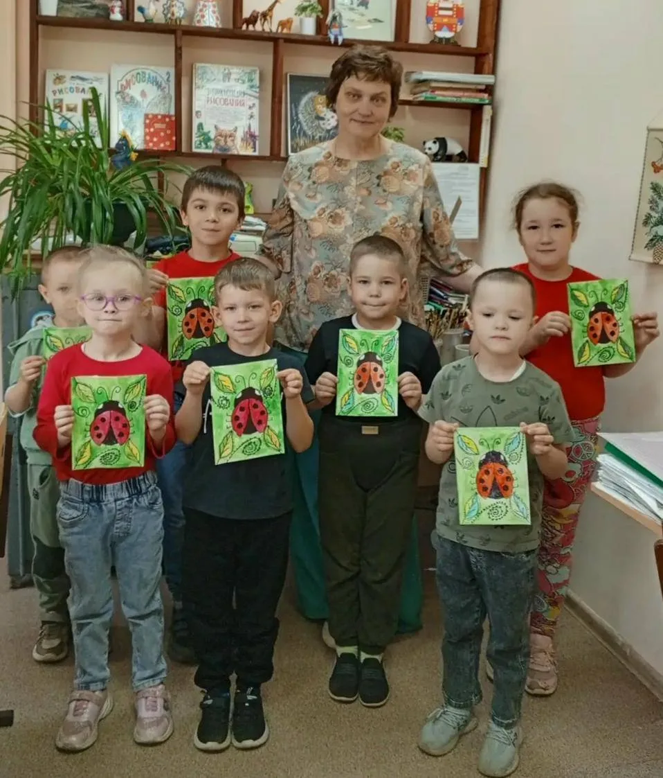 Сегодня воспитанники детского сада "Ягодка" отправились в удивительное путешествие в мир искусства. 