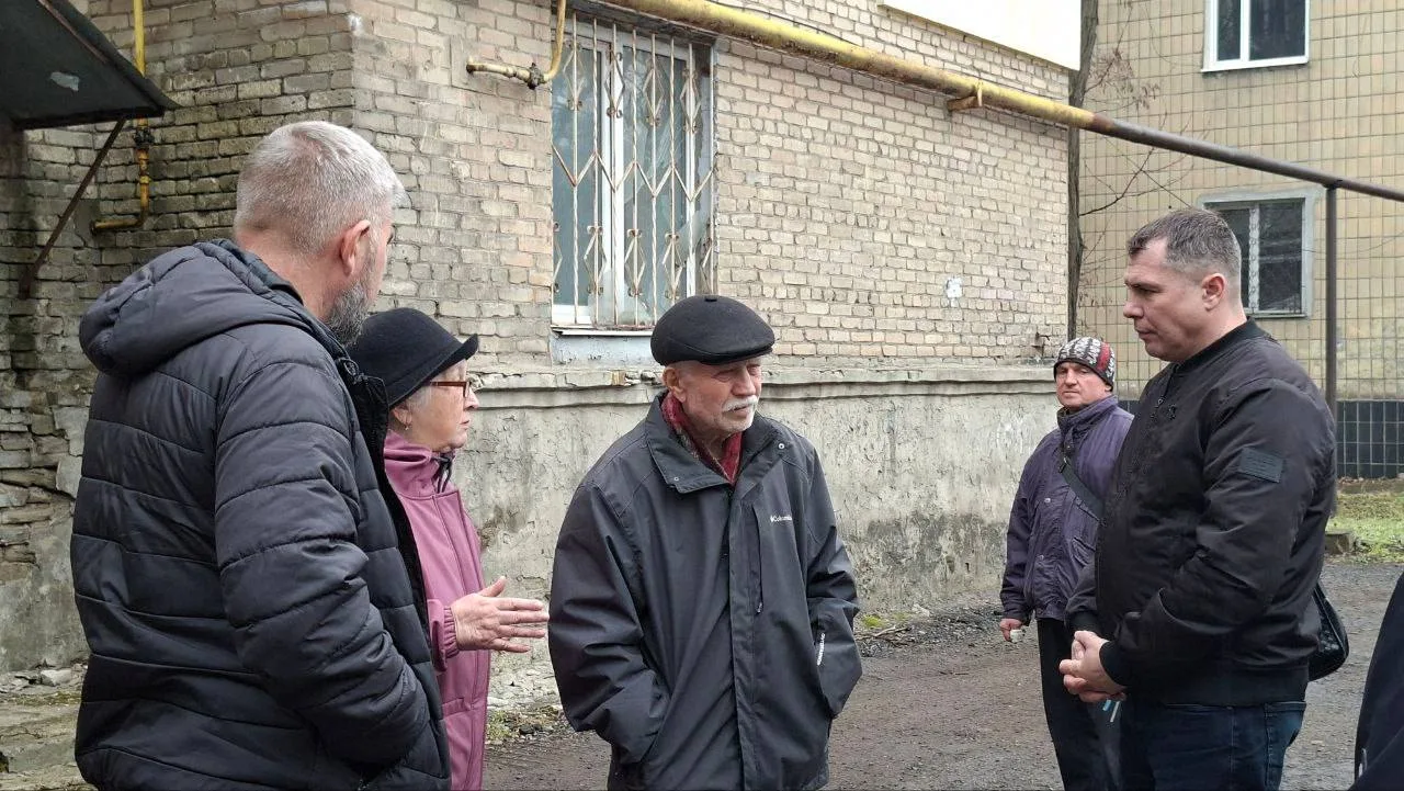 Сотрудники предприятия "Вода Донбасса" продолжают проводить встречи с жителями, поддерживая открытый