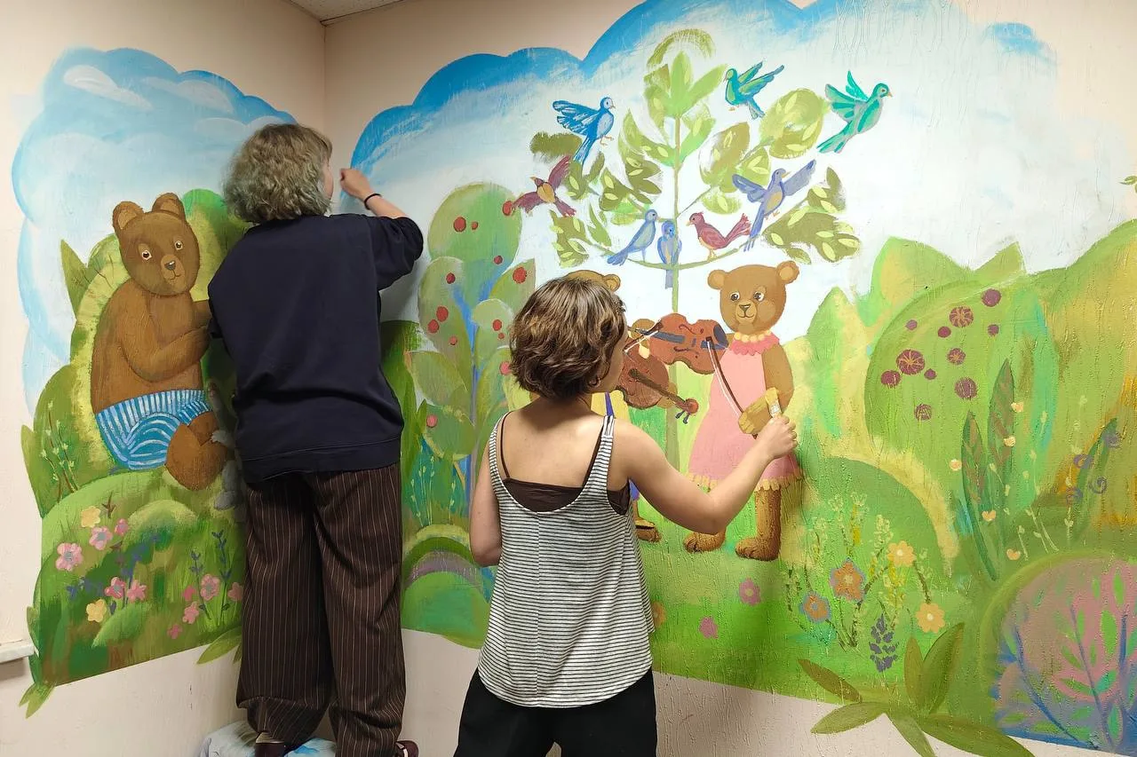 🎨 В детском отделении НМИЦ ПН им. В.М. Бехтерева продолжается художественное оформлени...