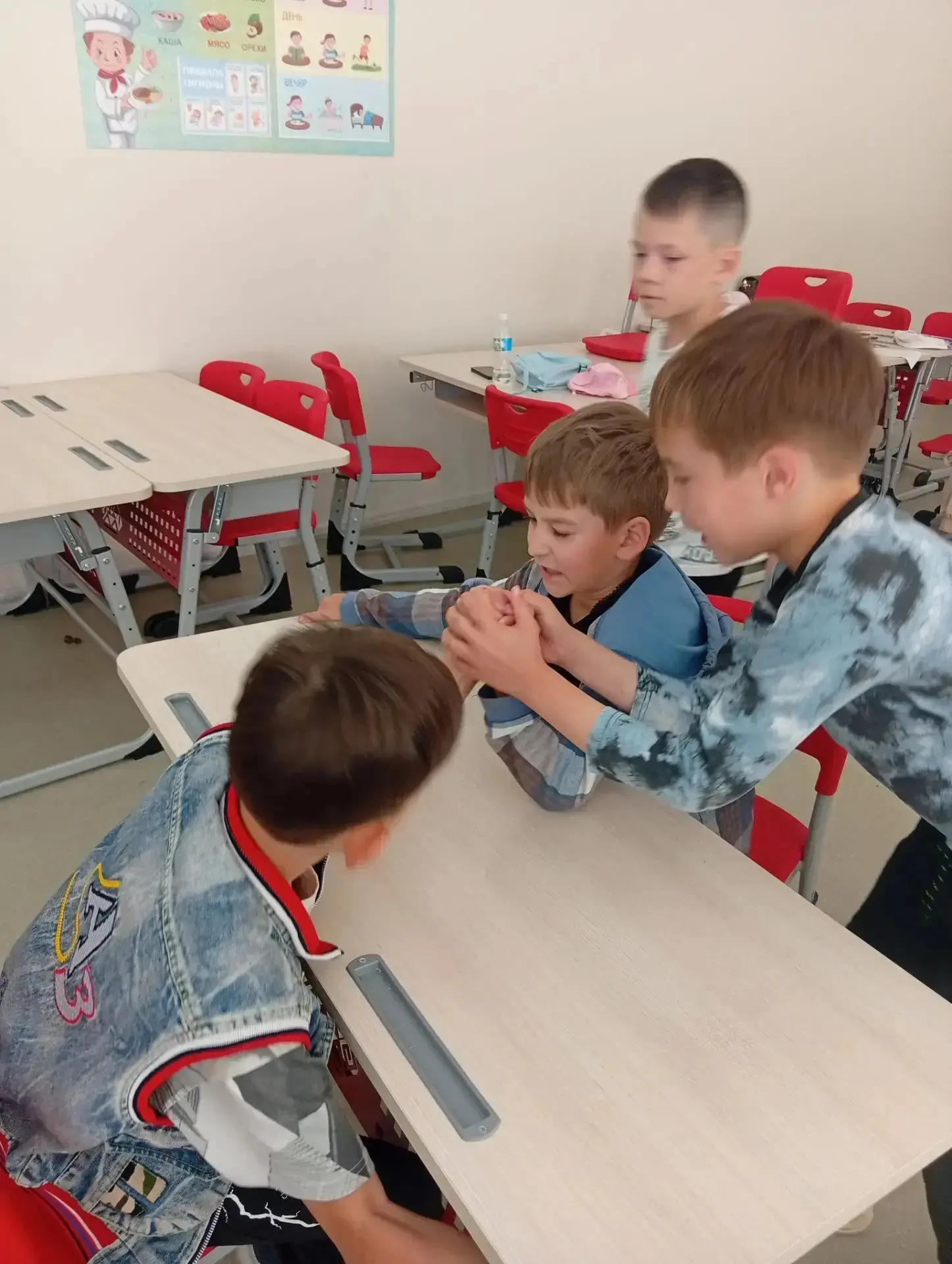 💪 Сегодня в пришкольном лагере царила настоящая спортивная атмосфера — 3‑й и 4‑й отряды сразились в