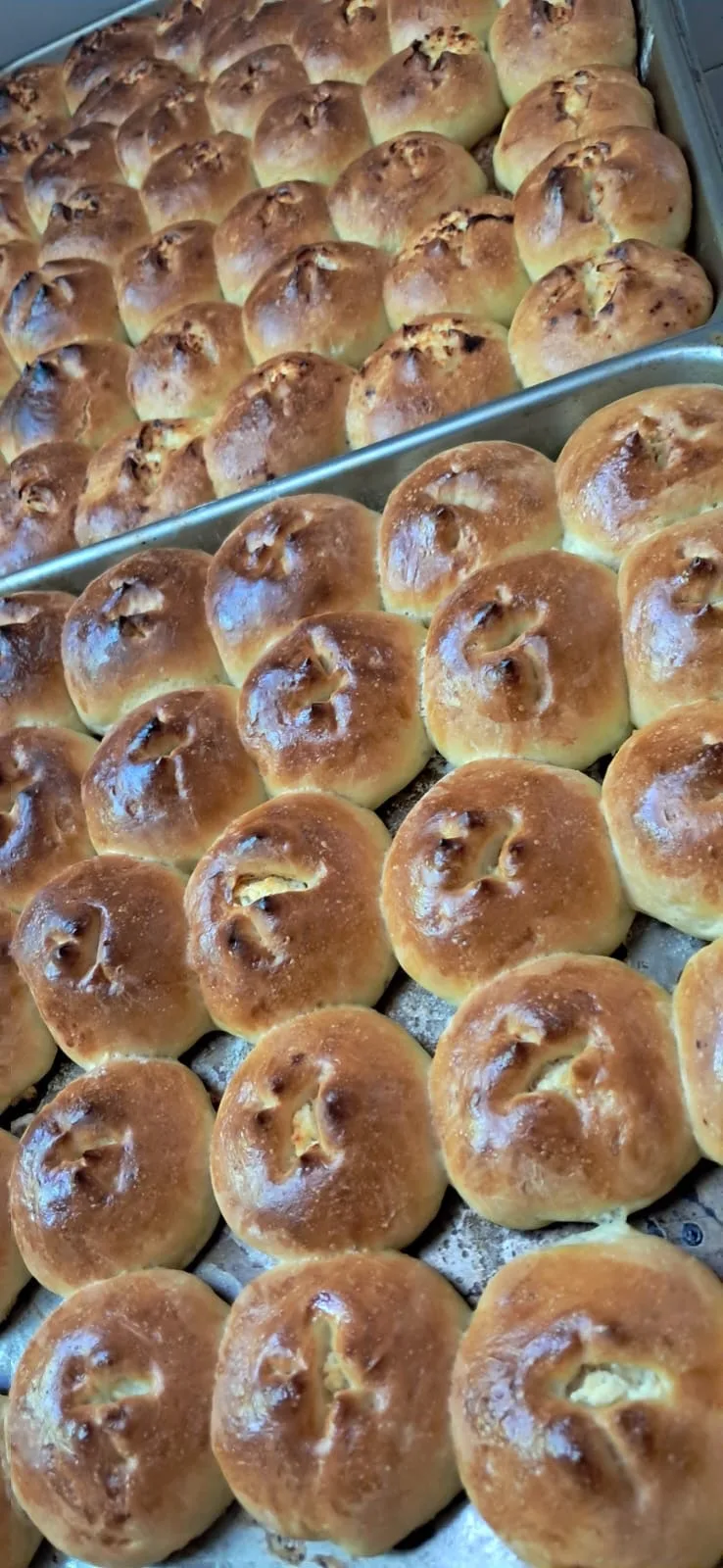 Какие вкусняшки у наших деток на полдник были ( булочки с творогом 😍)