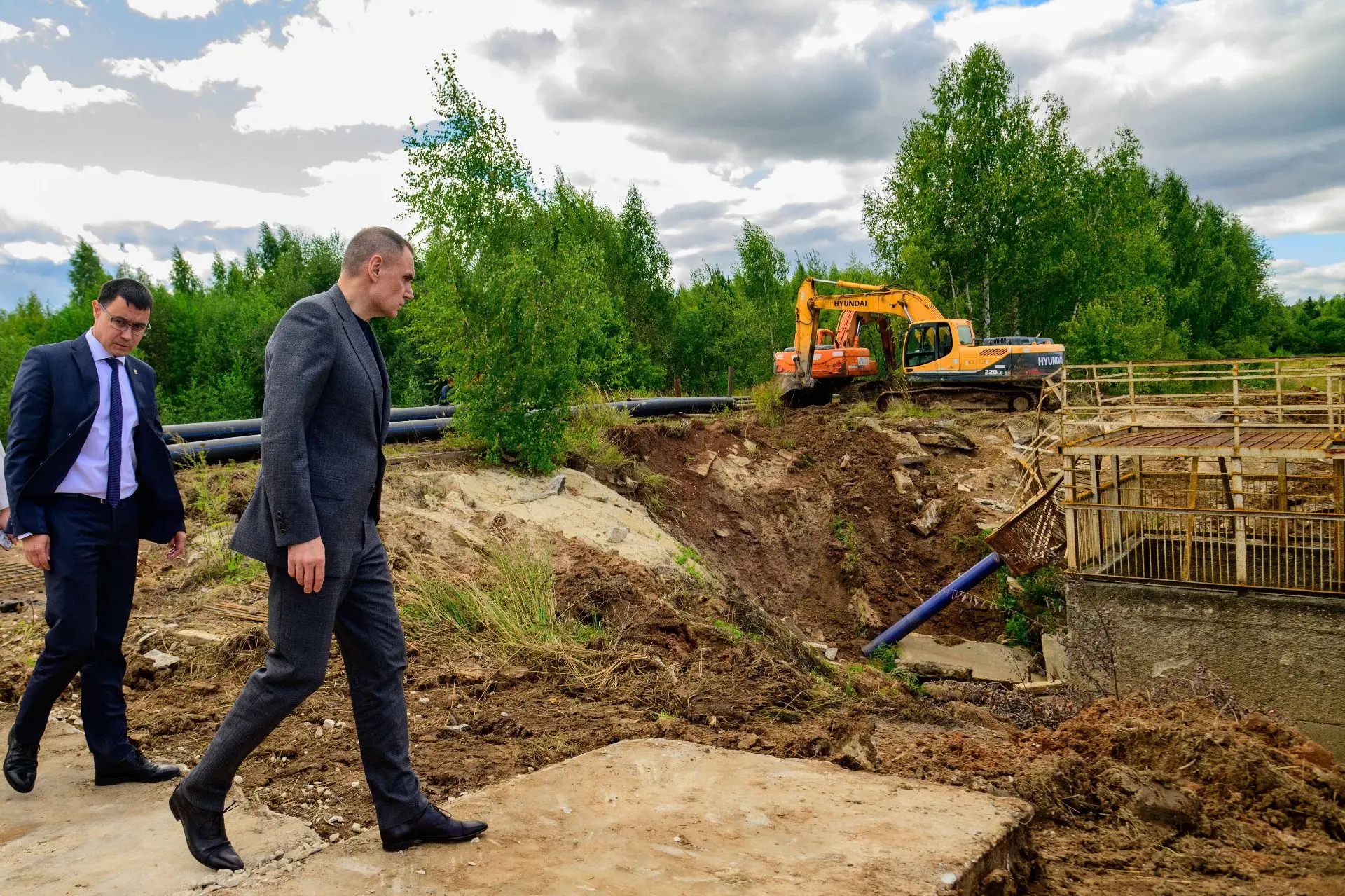 Отремонтируем аварийное гидротехническое сооружение в деревне Пуял. Пообщался с местным...