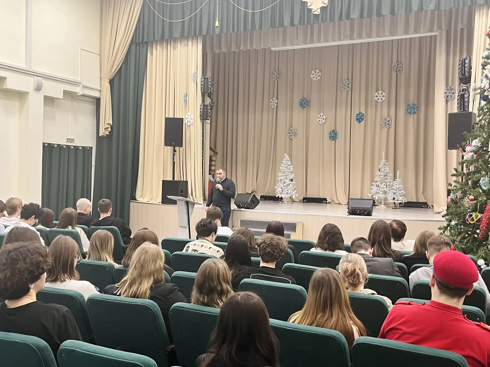 Сегодня в нашей школе для обучающихся старших классов прошла встреча с настоящим героем🎖️ Ветеран сп