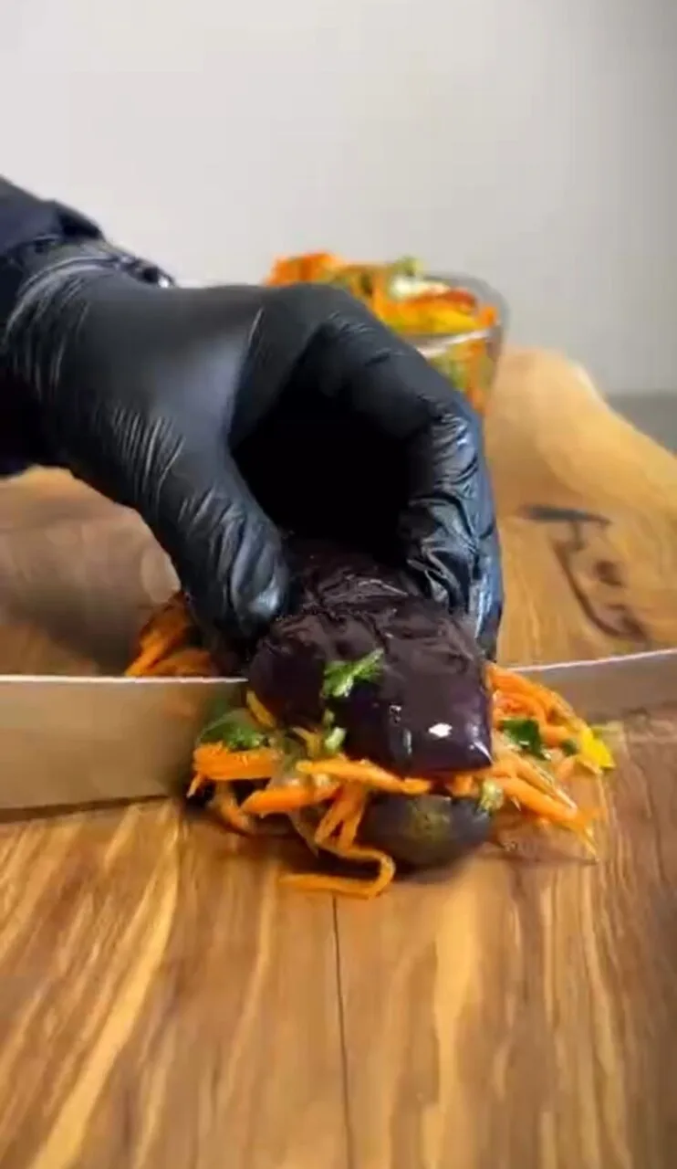🍆 Сочные, хрустящие и пикантные баклажаны по-корейски со свежей кинзой, морковью и бол...