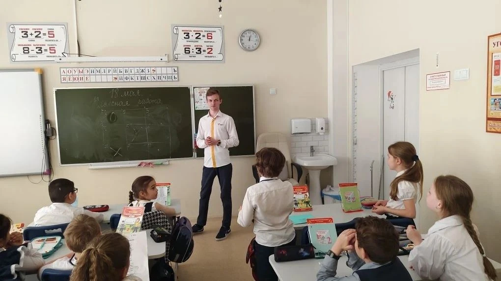 В день детских общественных организаций России мы поговорили о пионерии - детском общественном движе
