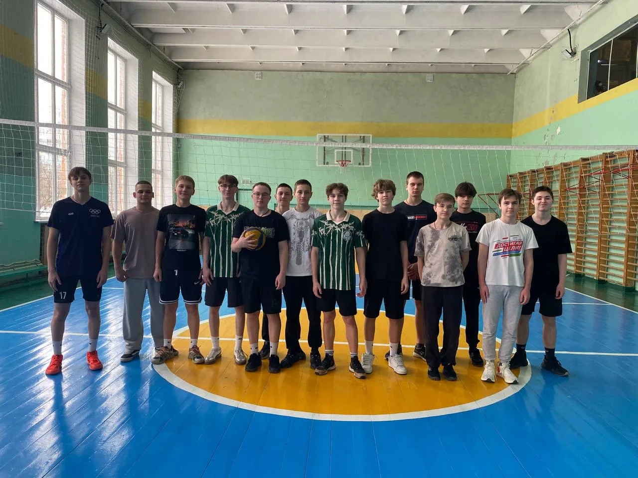 Школьные соревнования по волейболу в честь Дня защитника Отечества 🇷🇺  Вчера в нашей школе в честь Д