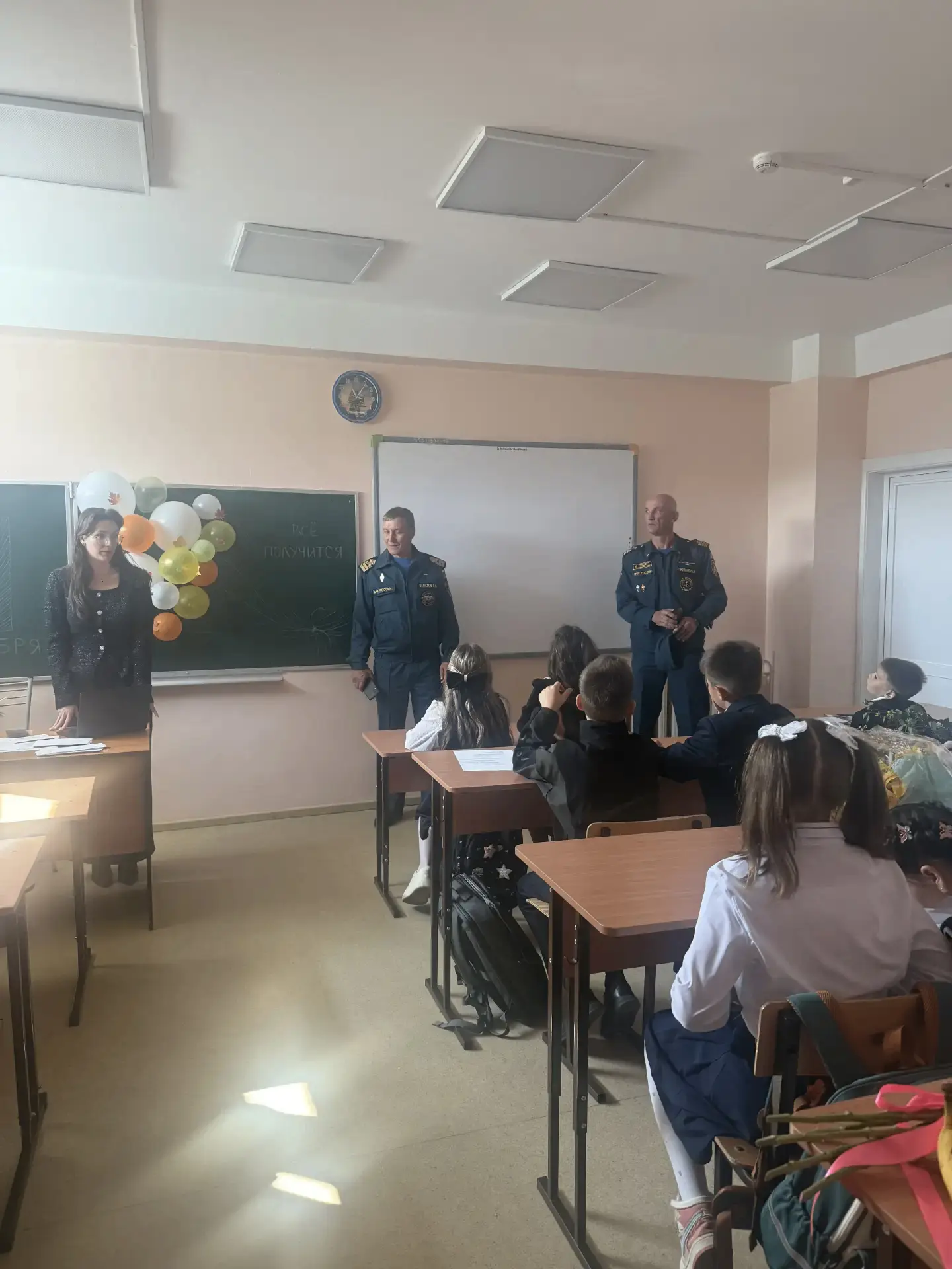 🎓 Первый классный час: «Разговоры о важном» + урок от сотрудников ГИМС МЧС!