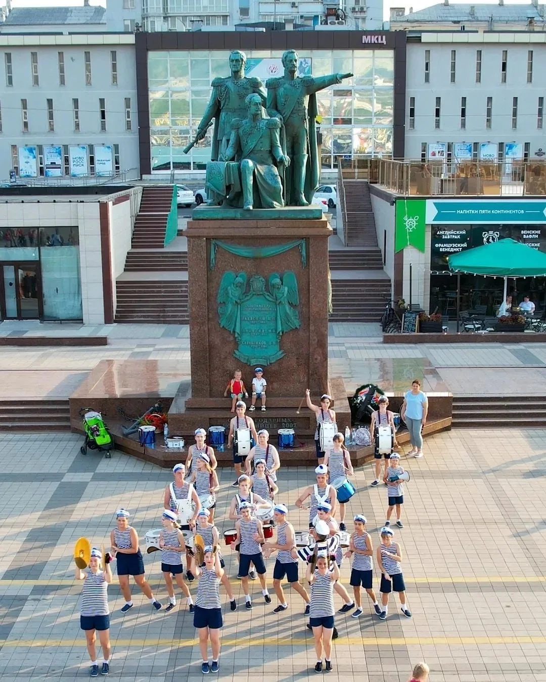 ‼️В Геленджике объявлена ракетная опасность, сообщил мэр Алексей Богодистов.