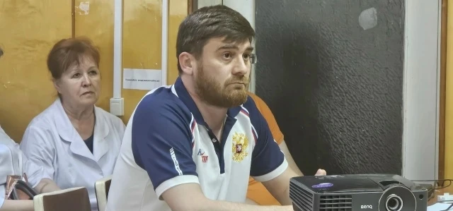 В Чагодощенскую районную больницу приехал новый главврач. Зовут его Дадашов Мурад Махам...