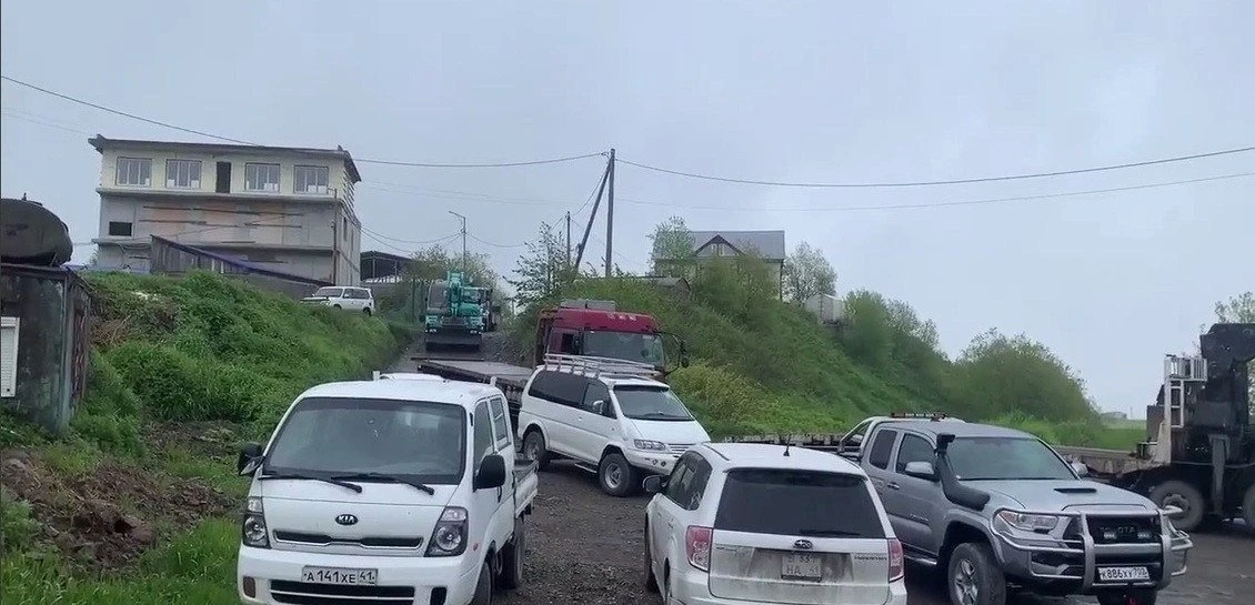 В микрорайоне Авача владельцы более 170 гаражей и лодочных построек вышли на протест против сноса

В