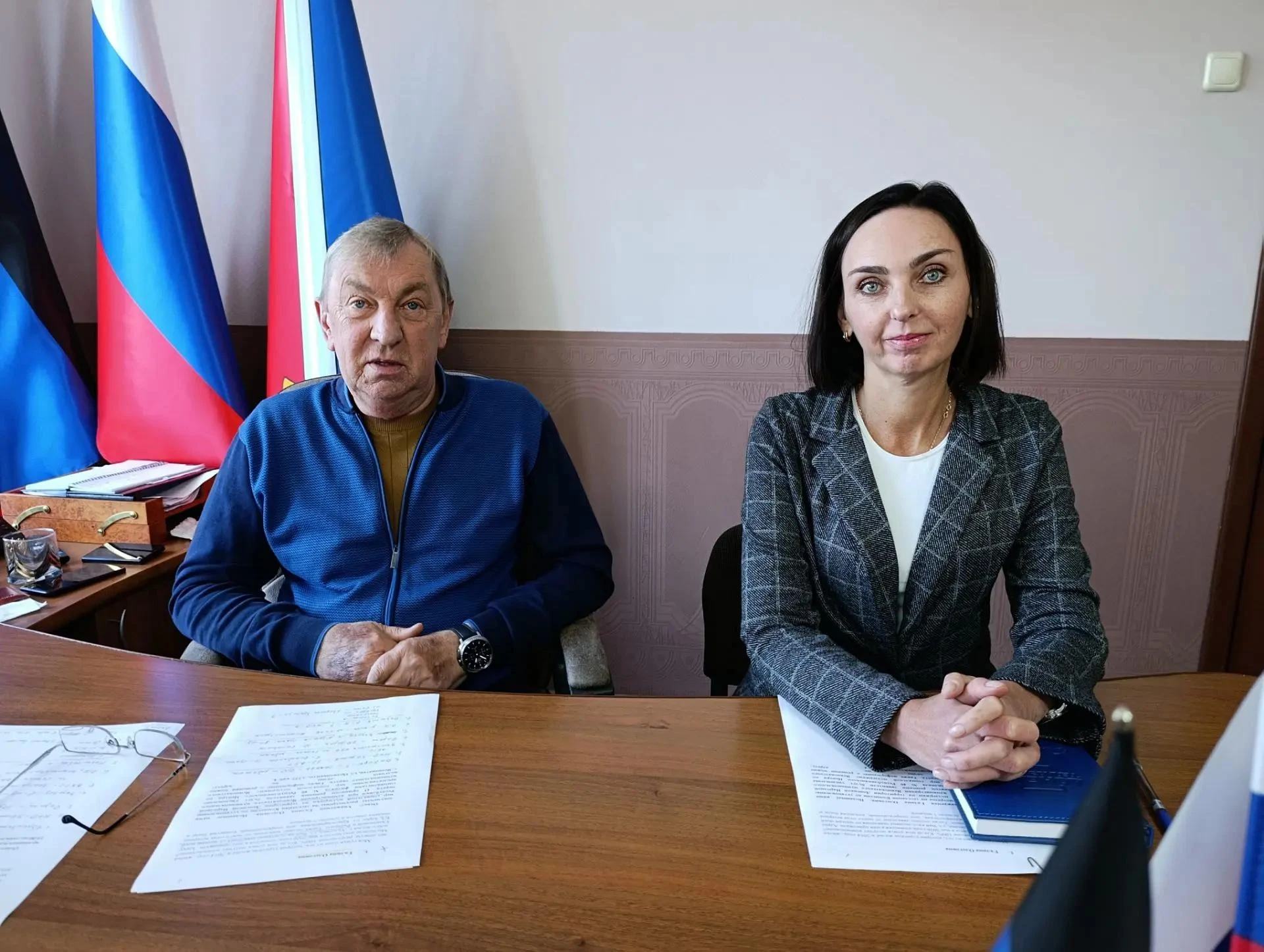 Провел традиционную прямую линию с жителями округа.