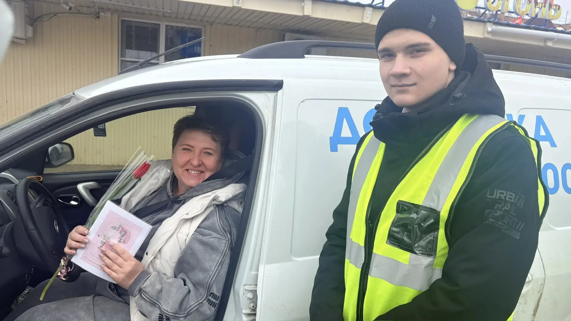В преддверии Международного женского дня волонтёры нашей школы приняли участие в районной акции «Мам