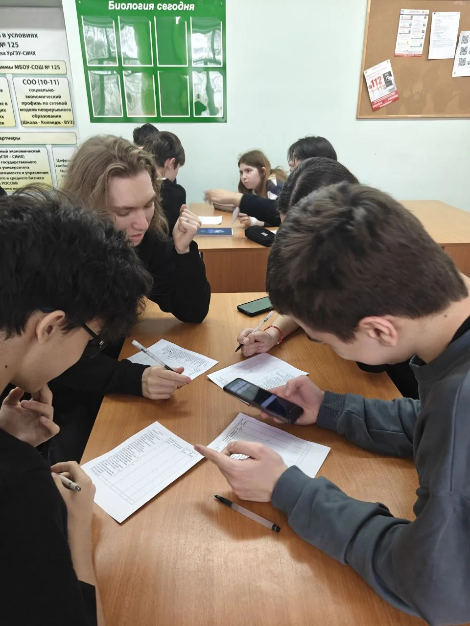 📢Рубрика  #гагаринскиймарафон_125 🚀 Психологическая игра «Кораблекрушение на Луне» прошла в 9-х клас