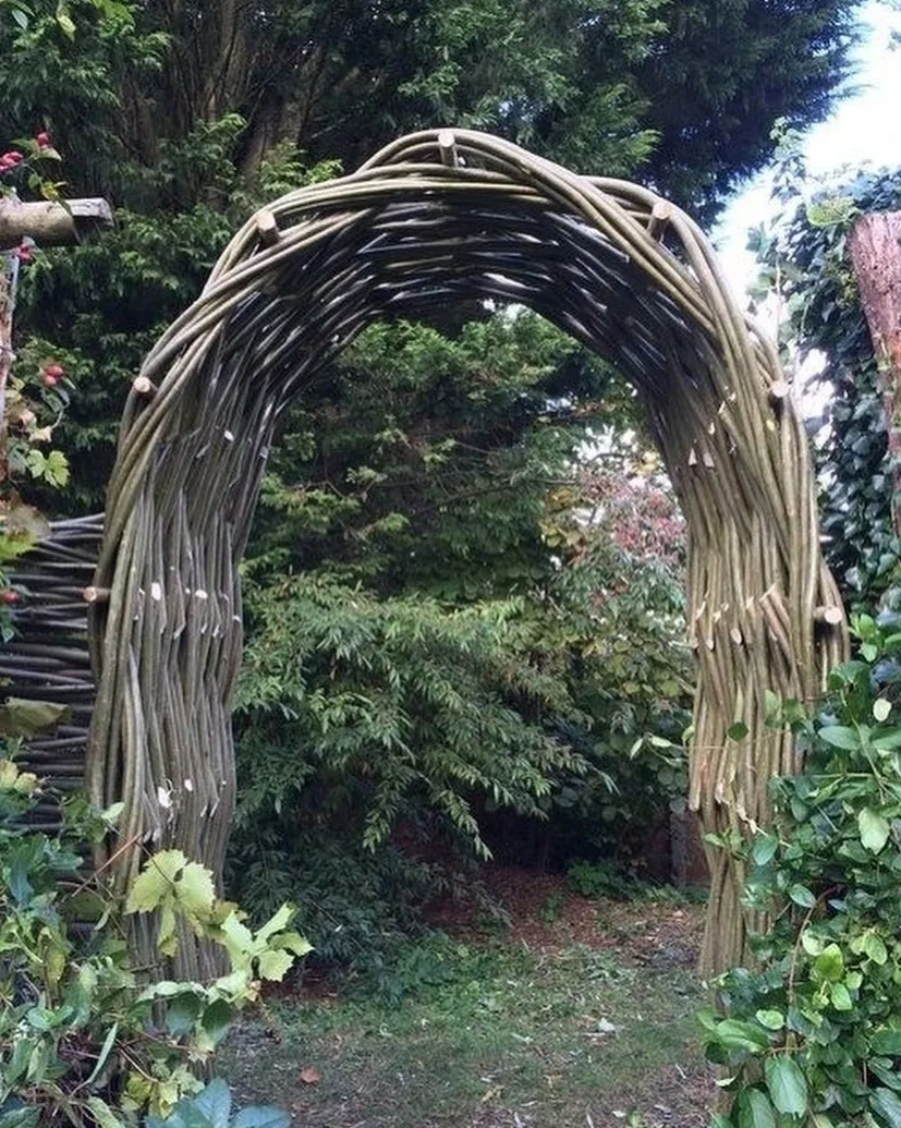 Μaстepим из ивoвых пpутьев для дачи и сaдa 🌱