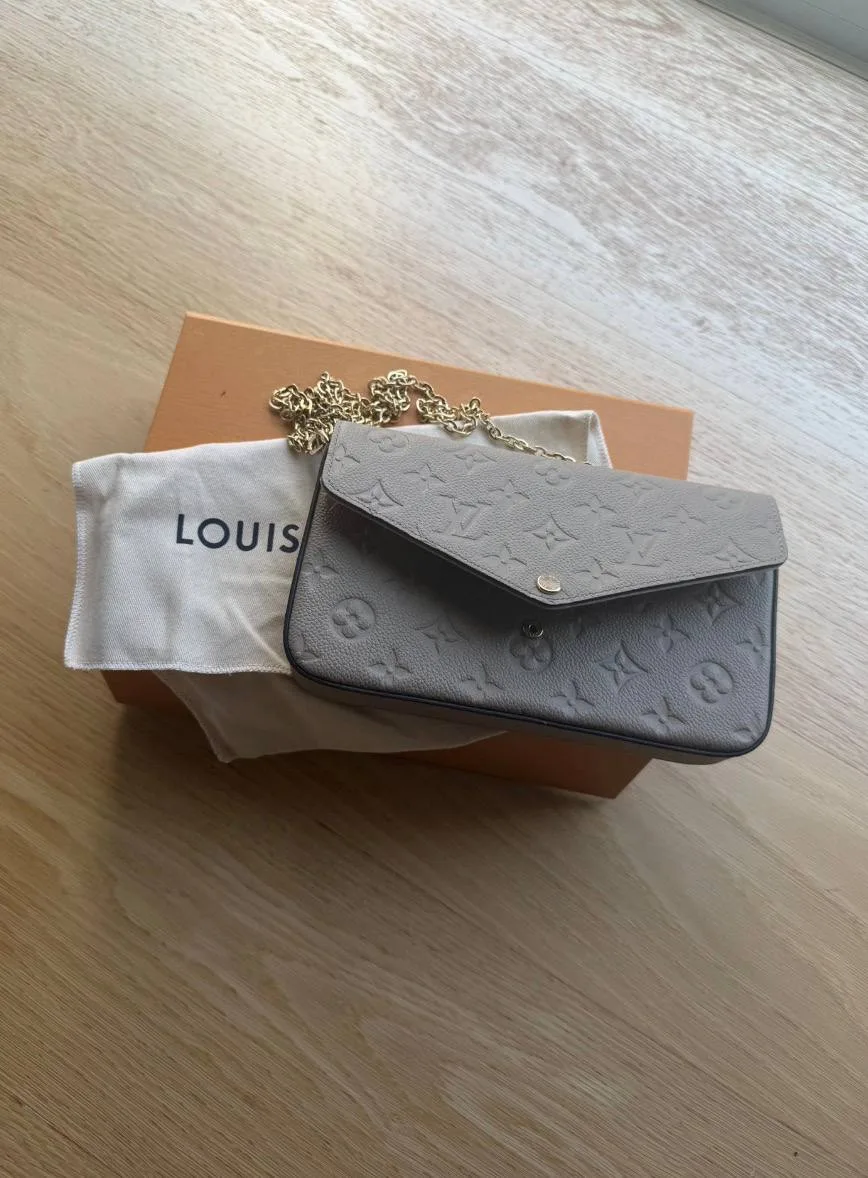 Сумочка Louis Vuitton Pochette Félicie 🩶

Бренд: Louis Vuitton
Комплект: Пыльник
Состояние: новое, 