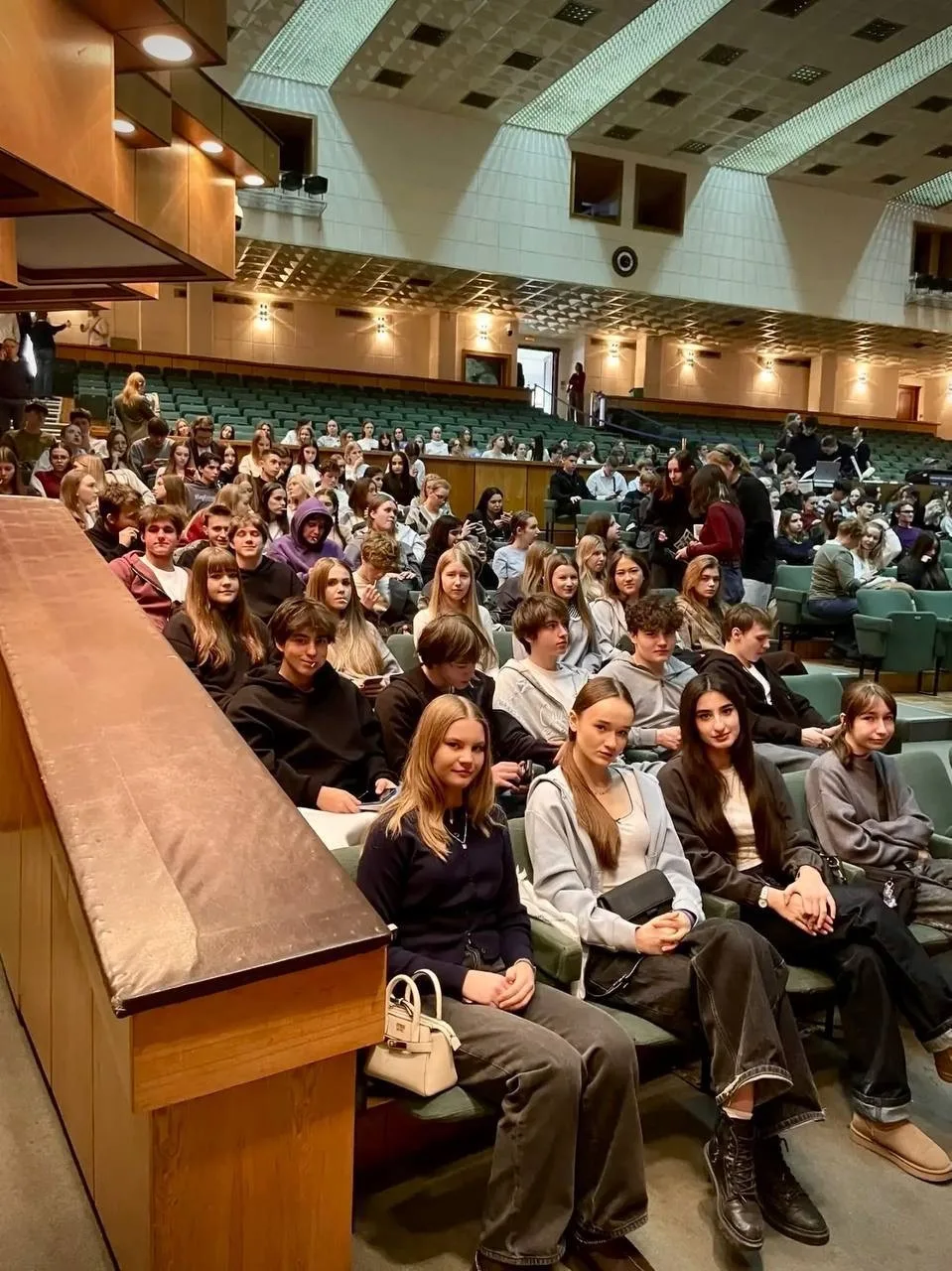 🎓 Наши десятиклассники приняли участие в мероприятии «Посвящение в будущие профессионалы»   Событие 