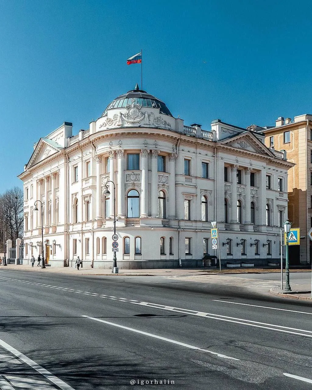 Последний великокняжеский дворец Российской империи.

На Петровской набережной стоит особняк, которы