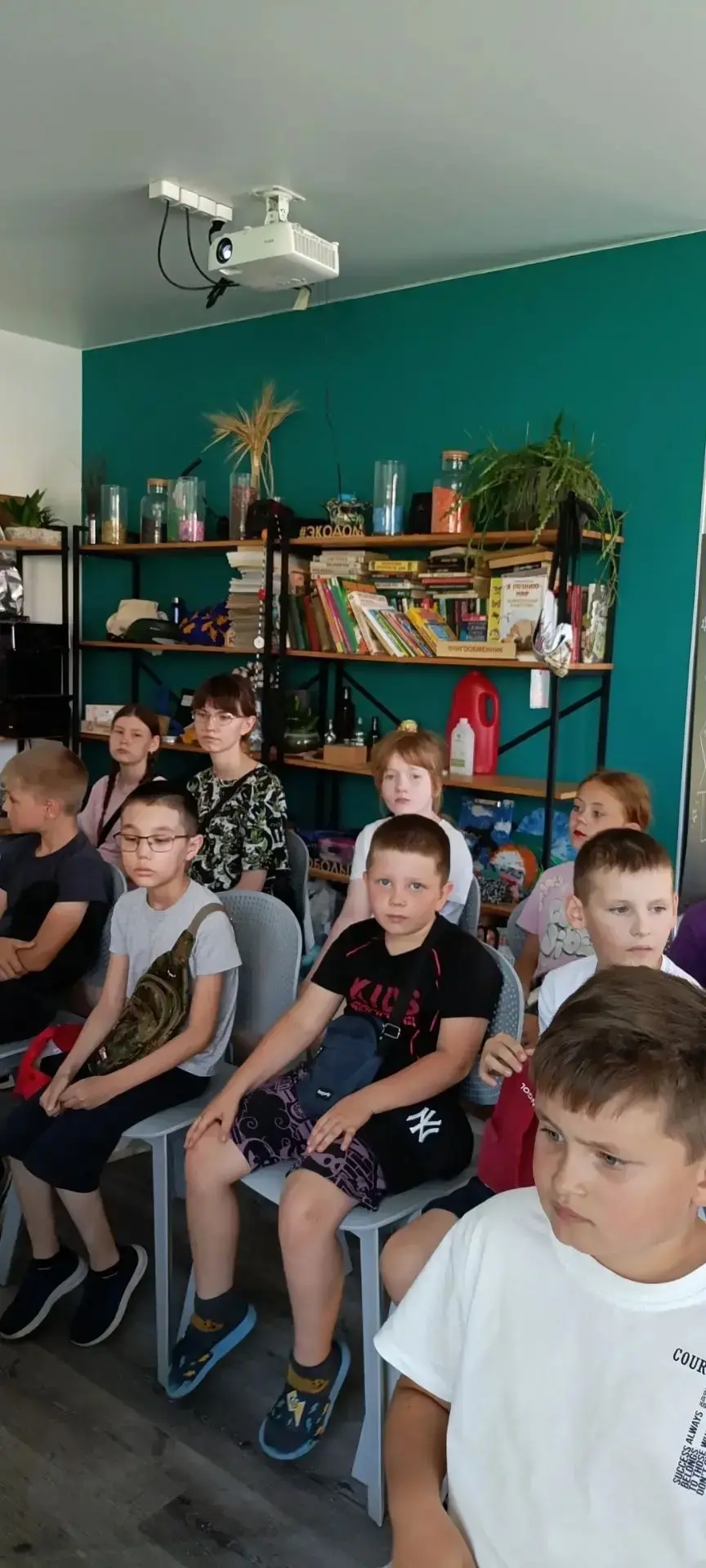 Подошёл к концу второй день  детского пришкольного лагеря «Радуга»!

   По традиции день начался с б