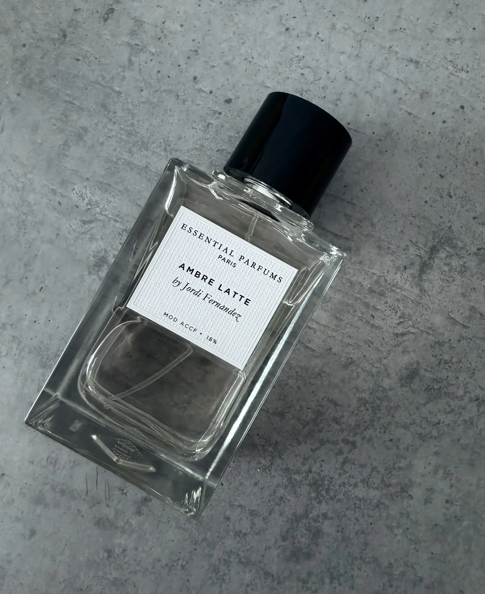 Потратила баллы на новинку Essential Parfums Ambre Latte. Заказывала вслепую, совершенно не прогадал