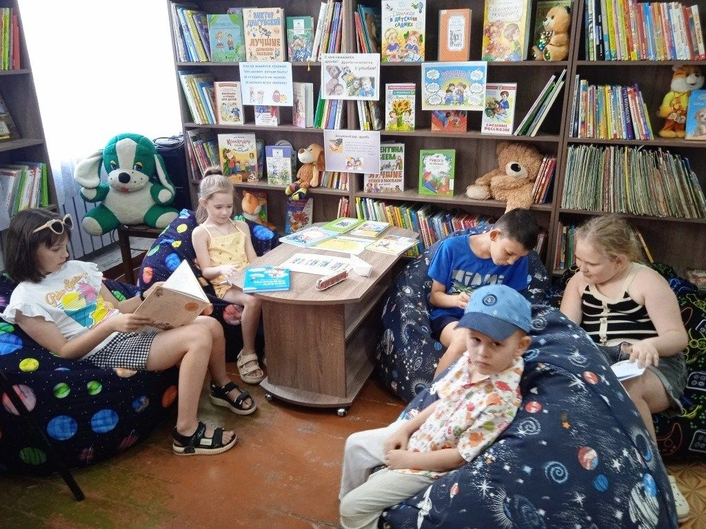 Громкие чтения
«Дружба на страницах книг»
Зугрэсская библиотека-филиал №3
 
В Зугрэсской библиотеке-