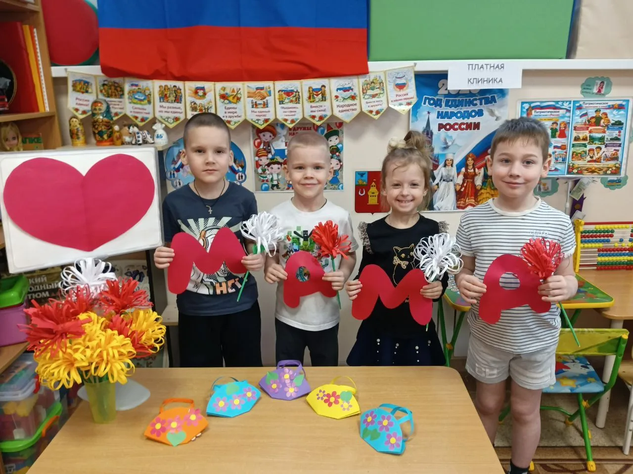 Воспитанники старшей группы "Берёзка" активно готовились к 8 марта, создавая уникальные...