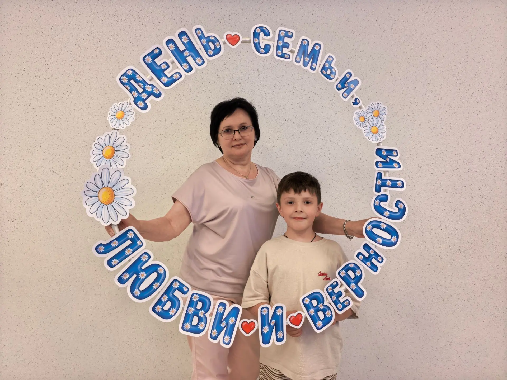 📸 Фотодень в гимназии: ловим моменты!

В преддверии Дня семьи, любви и верности у нас было по-насто