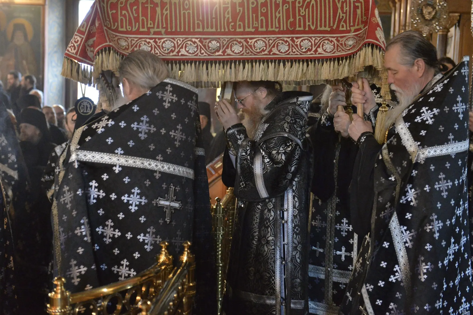 Чин погребения Плащаницы в Оптиной пустыни.  Фотоальбом: https://vk.ru/album-17454662_310563234