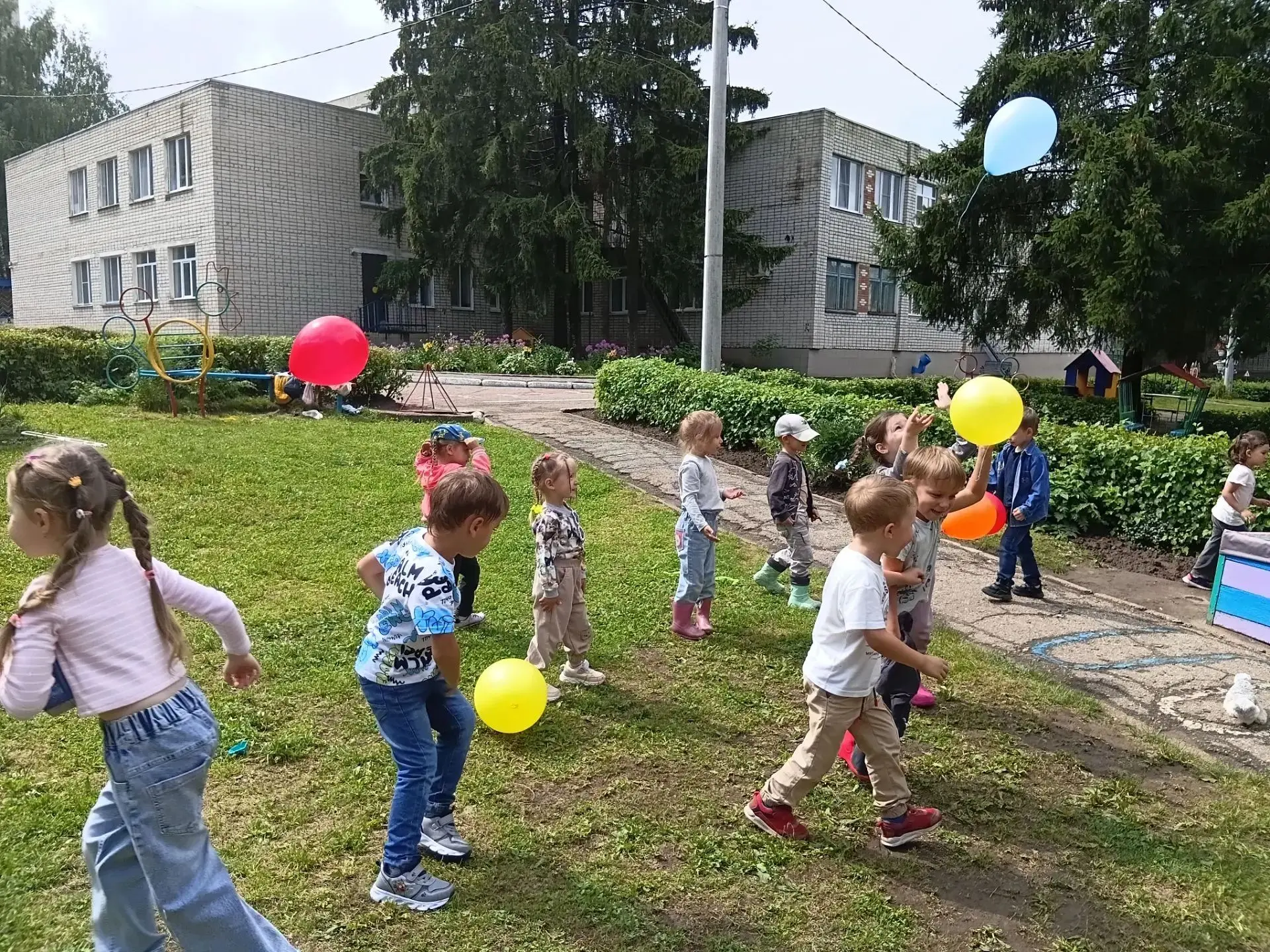 Сегодня, 30 июля, в средней группе №11 "Малинки" прошел праздник - День Дружбы! Этот праздник напоми