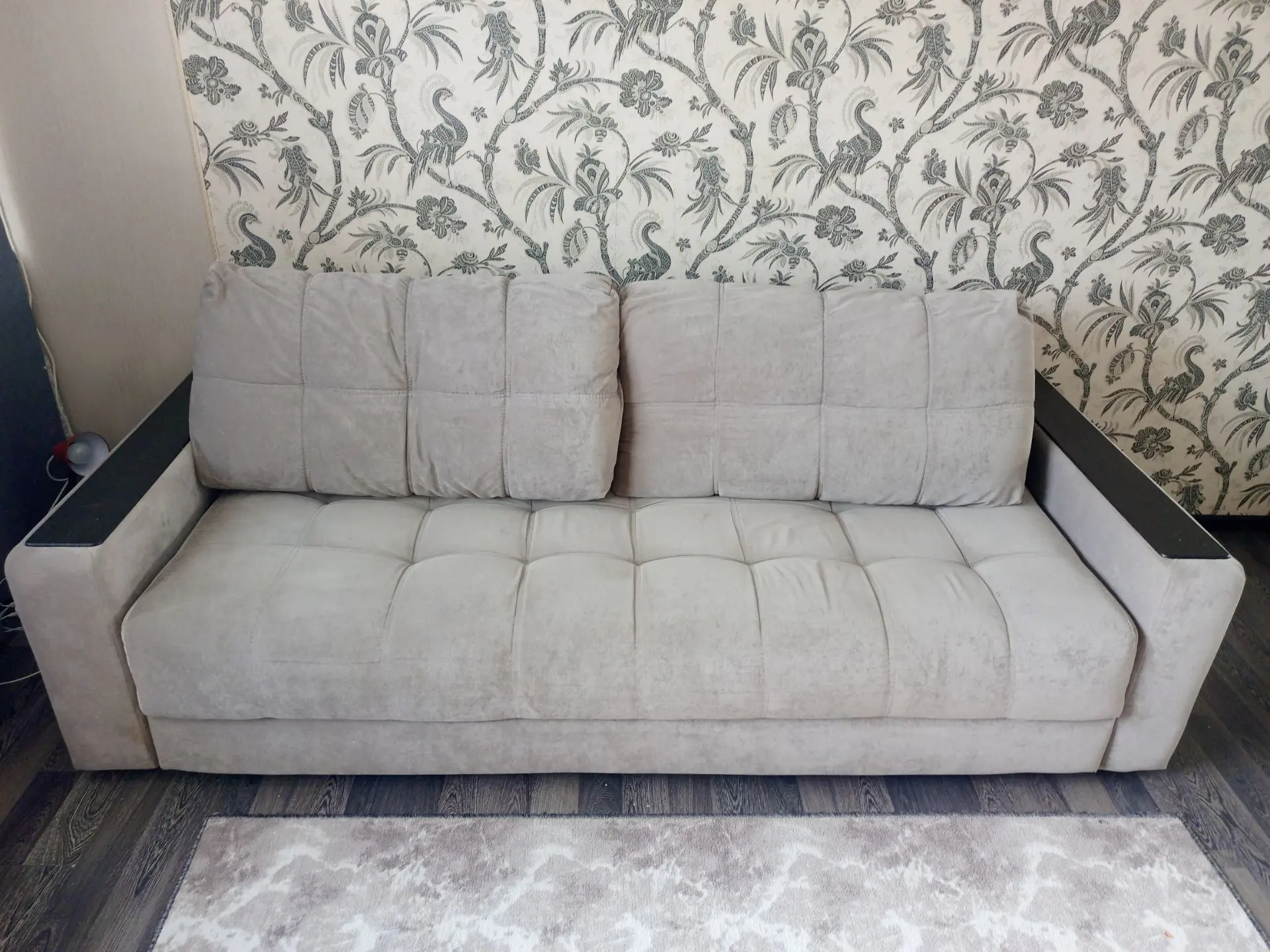 Продам б/у диван, размеры 240*160 см.