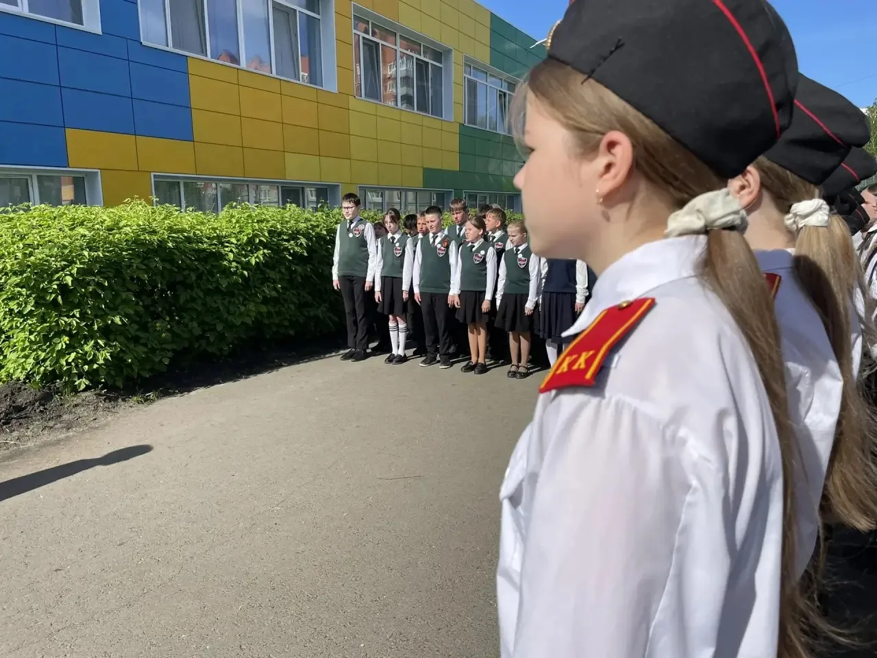 Церемония поднятия флага в нашей школе! ✨🇷🇺    ✅ Сегодня, как и стало хорошей традицией, в нашей шко