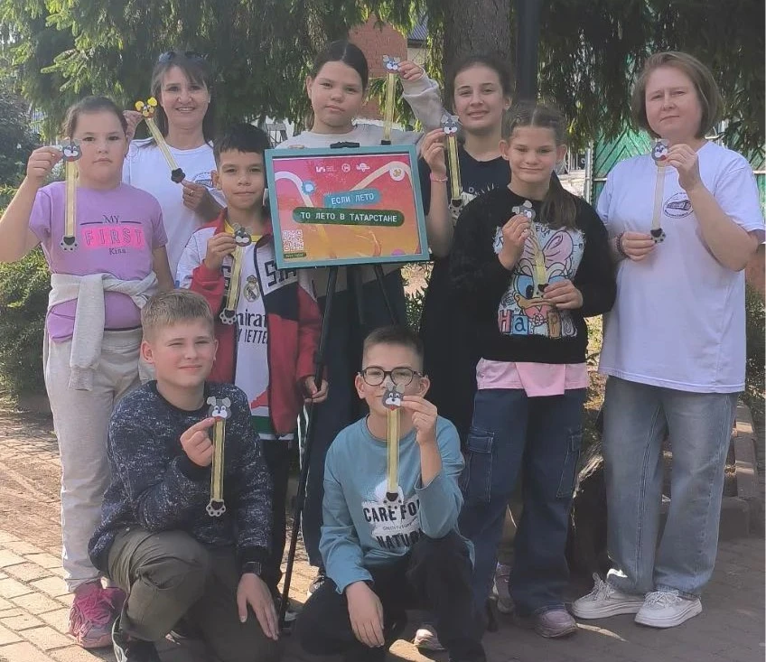 На пешеходной зоне по улице Ярослава Гашека сотрудники Музея Ярослава Гашека провели ув...