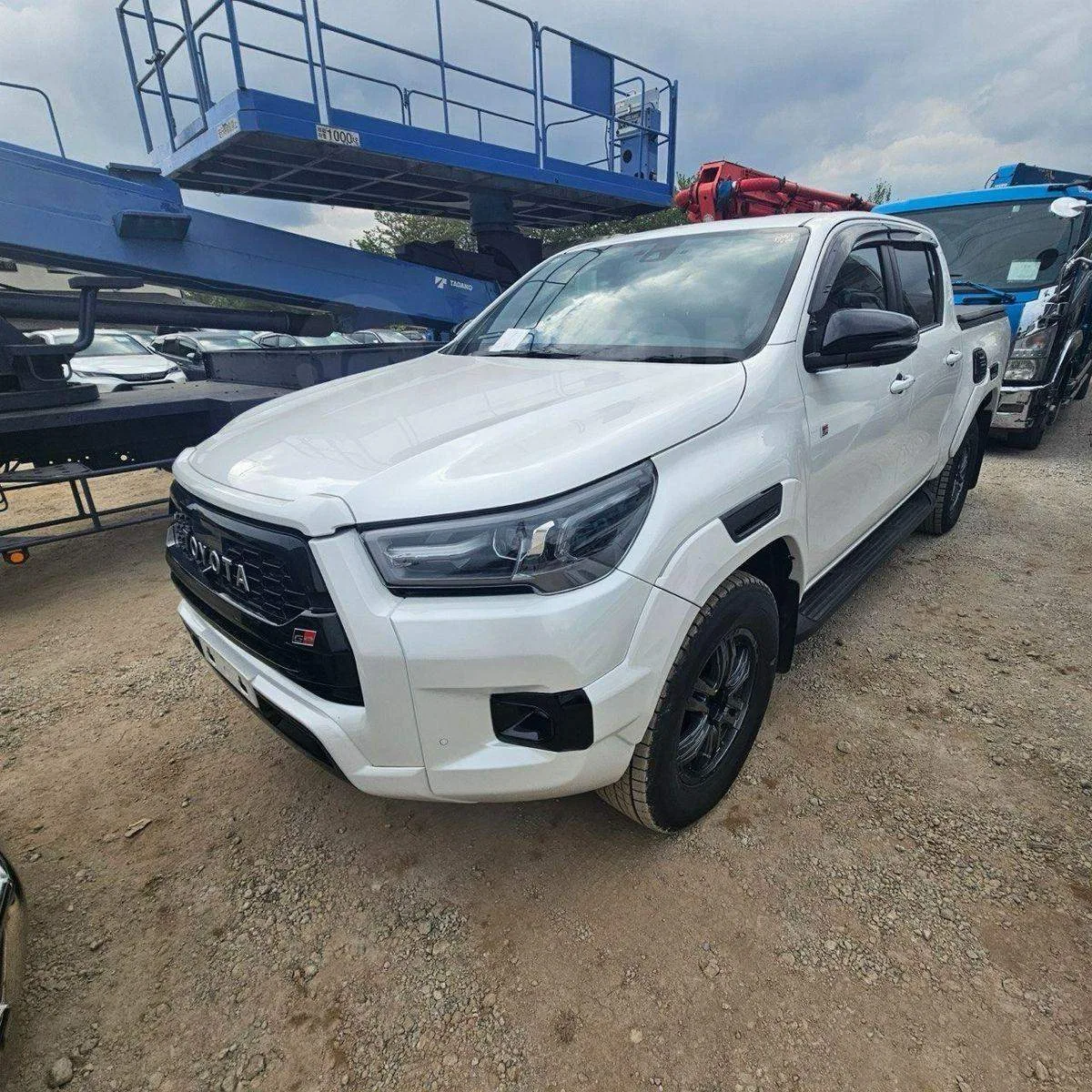 Toyota Hilux ! Дизель 2.4 литра! GR!