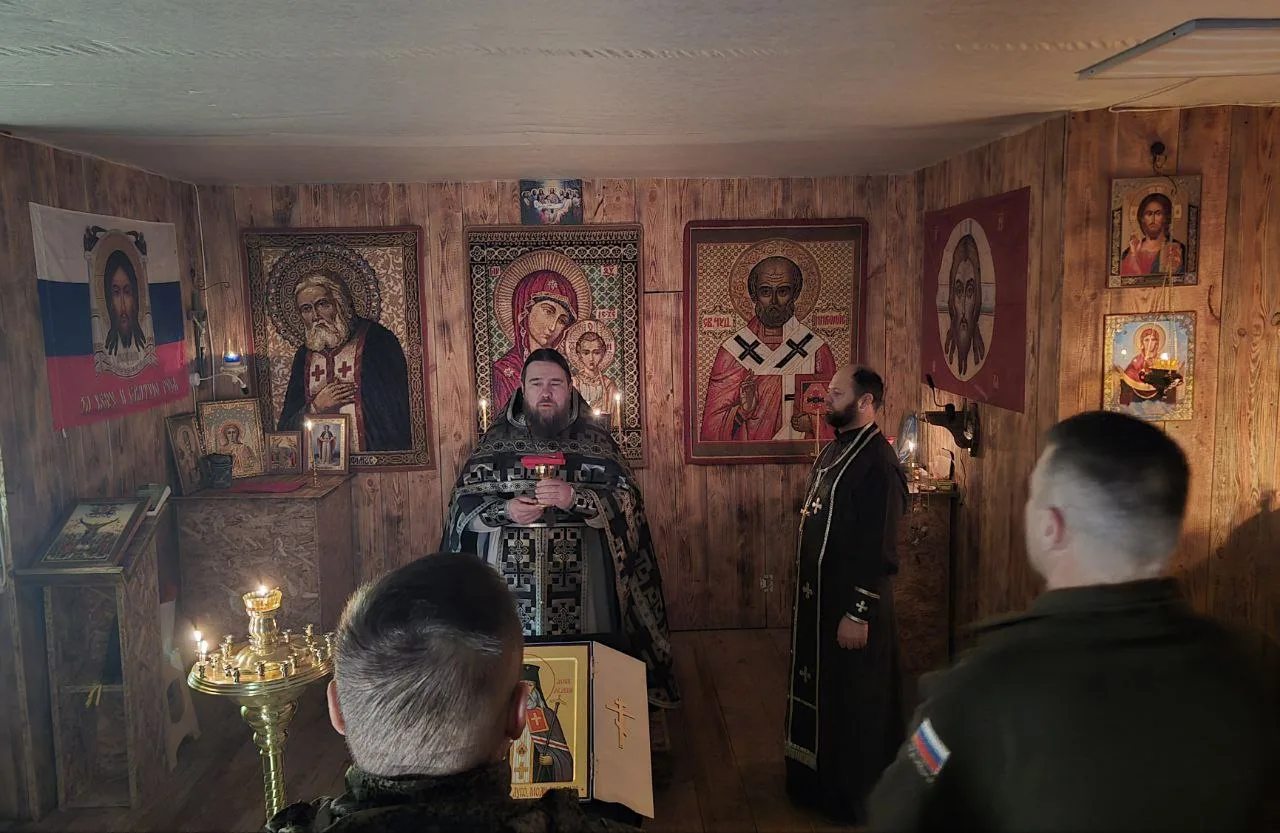 Литургия в блиндажном храме