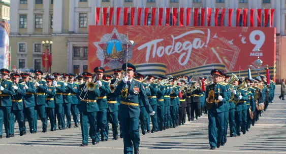 Лайфхак для тех, кто приедет в северную столицу в конце апреля! Можно без толчеи , с самых выгодных 