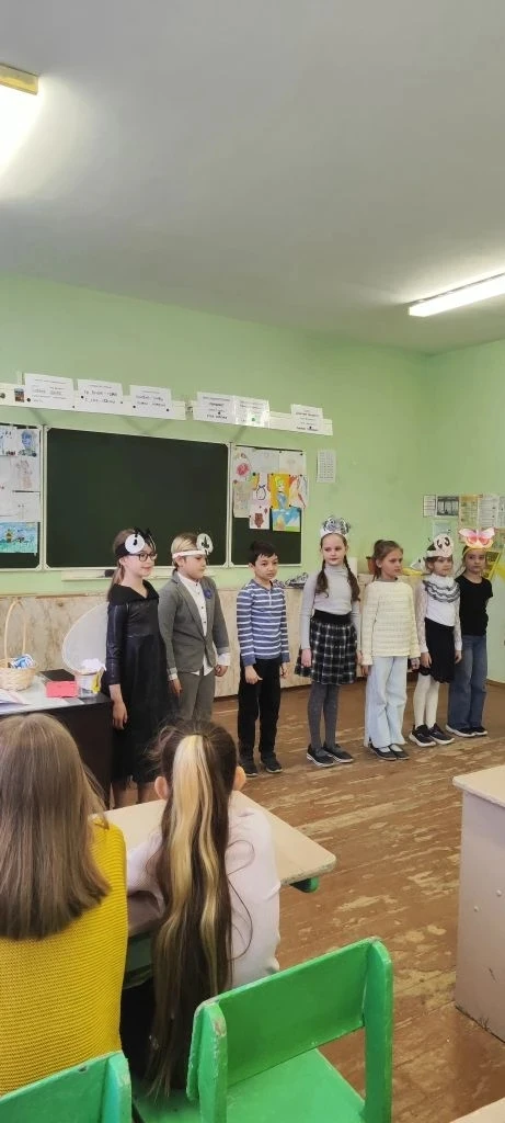 🎭 Волшебство на сцене: ученики 2б покорили зрителей!  В рамках Недели начальных классов наши юные ар