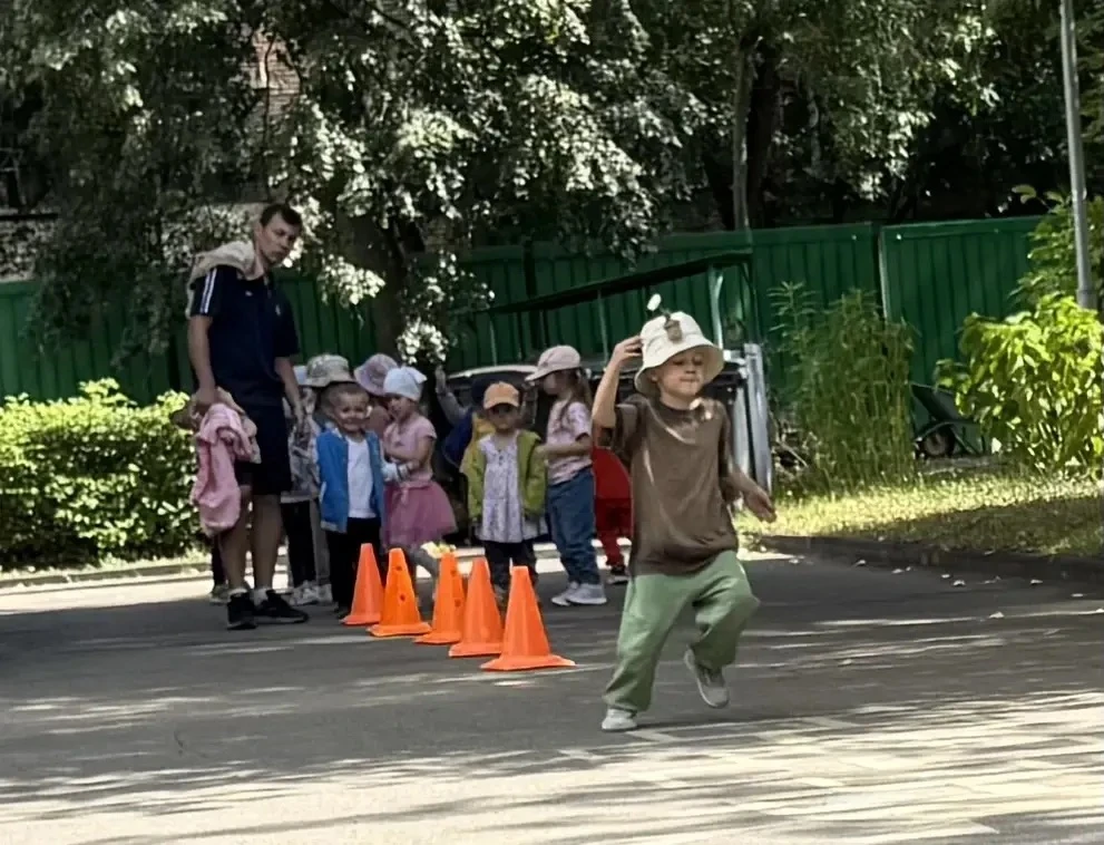 Больше чем прогулка. Физкультура в детском саду на улице.