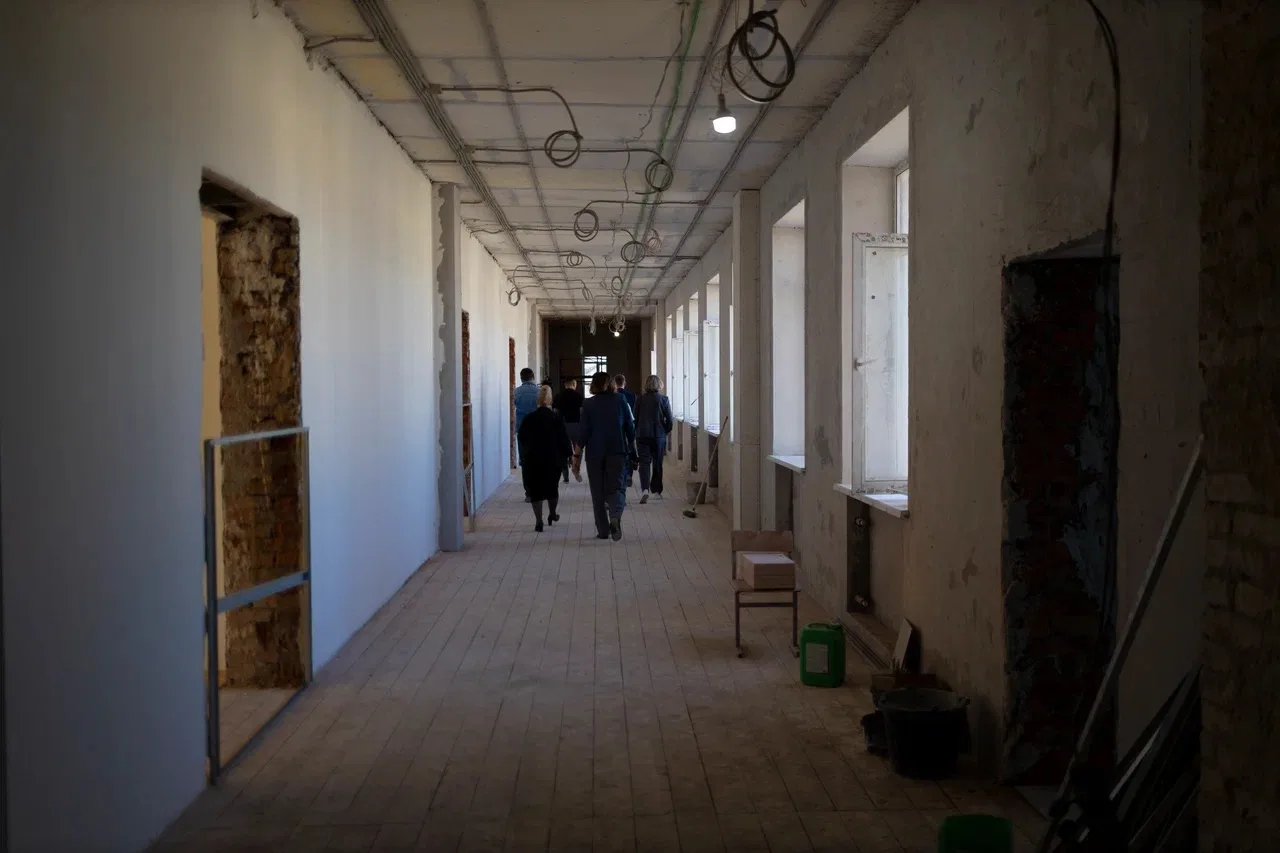 Продолжаю контролировать капитальный ремонт в школе №1 на улице Соболева.  На данном этапе подрядчик