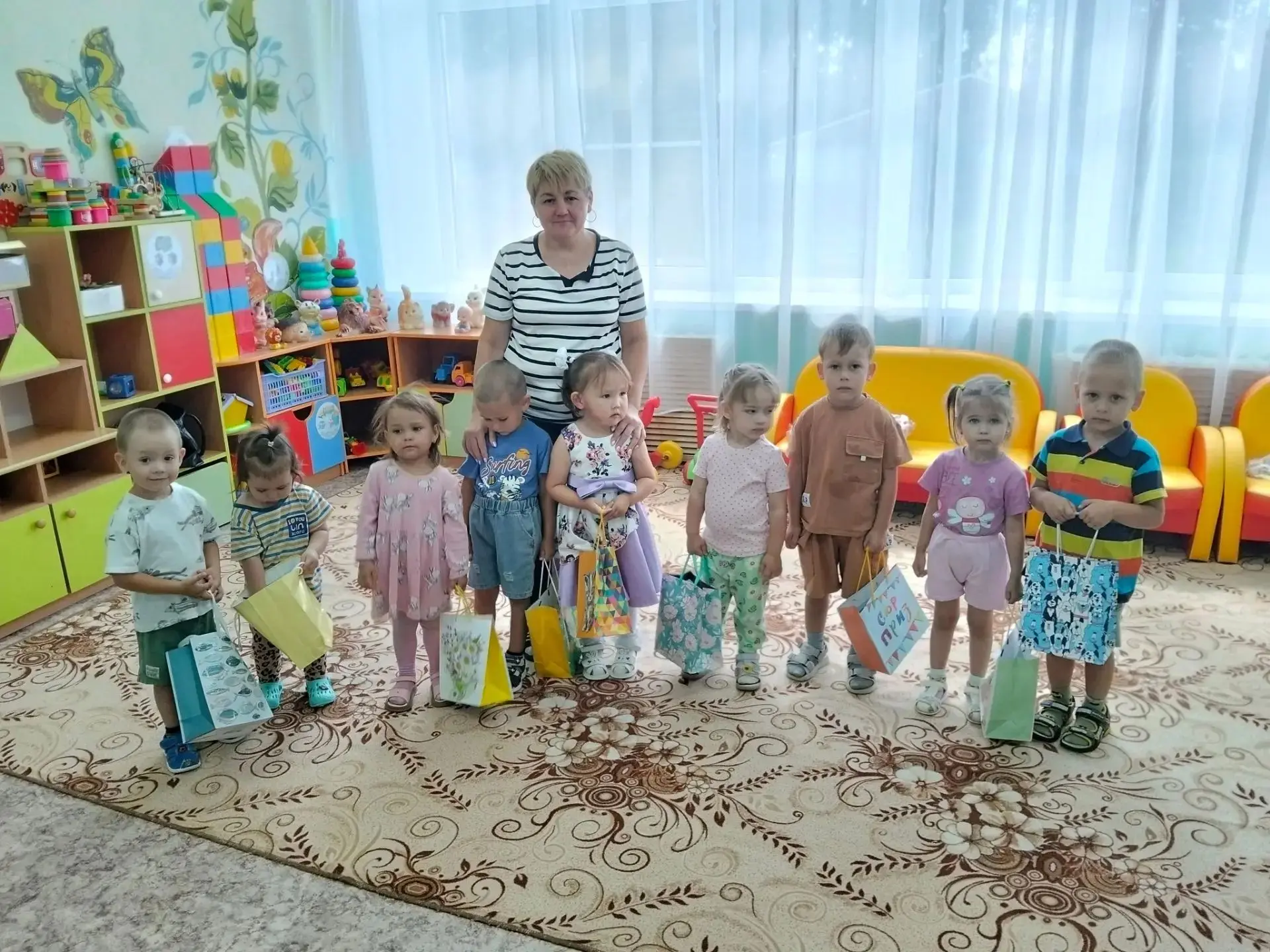 В нашем детском саду мы с радостью и теплом встречаем каждый день, наполняя его разнооб...