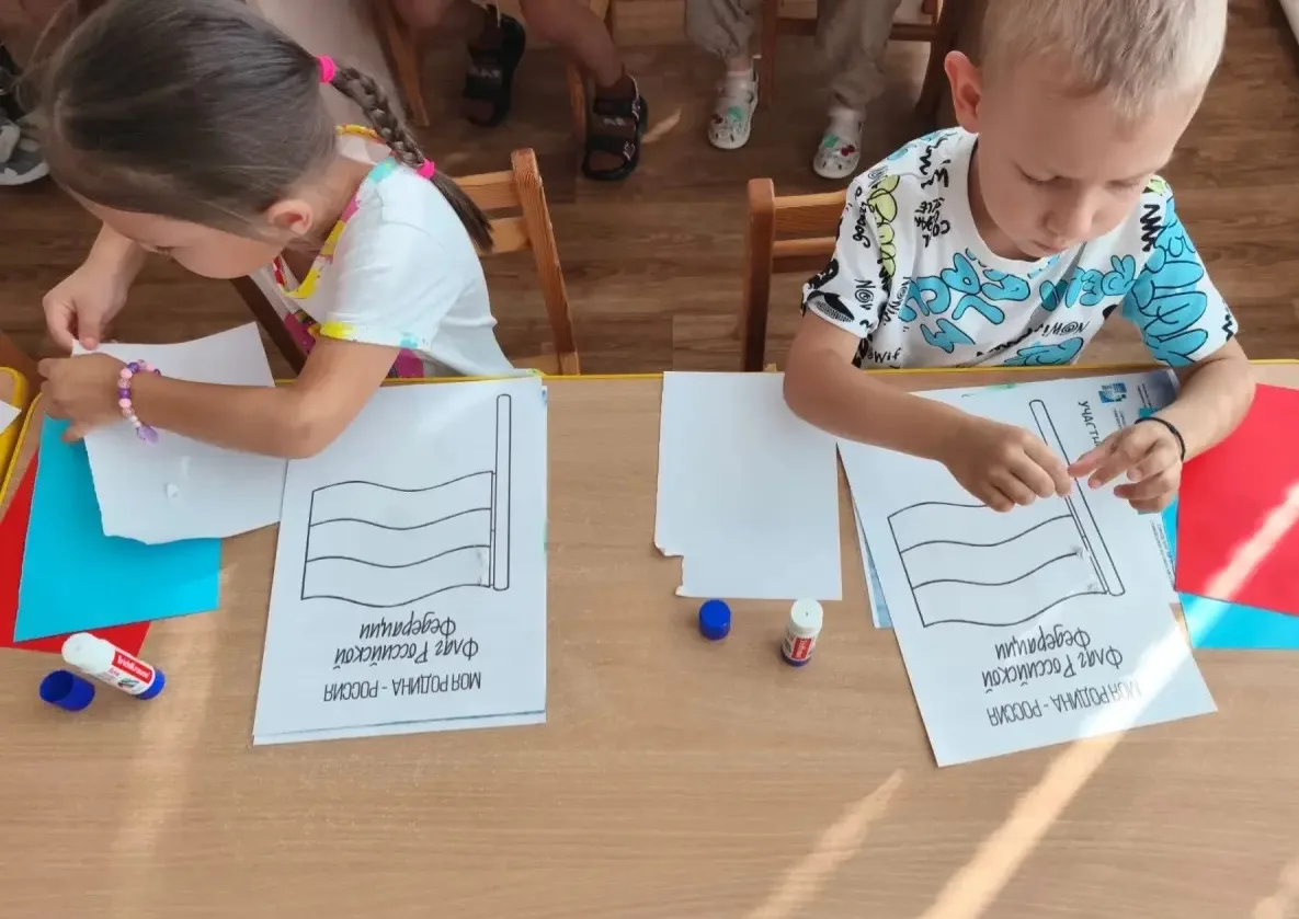Сегодня в нашей старшей речевой группе прошло занятие, посвящённое Дню Государственного...
