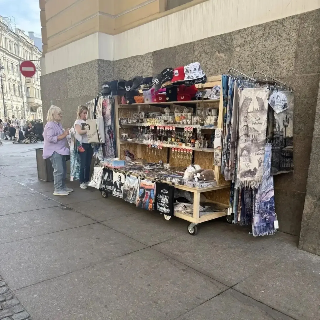 В Центральном районе продолжаются рейды, направленные на борьбу с незаконной торговлей и рекламой

В