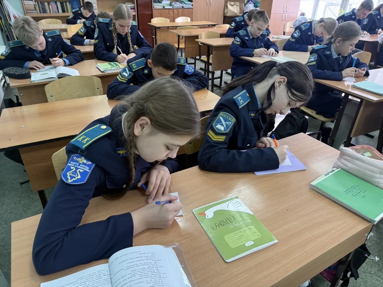 28.01.26 в 6 "А" прошёл урок-практикум по теме "Разряды имён прилагательных" (учитель Руина Е. С.). 