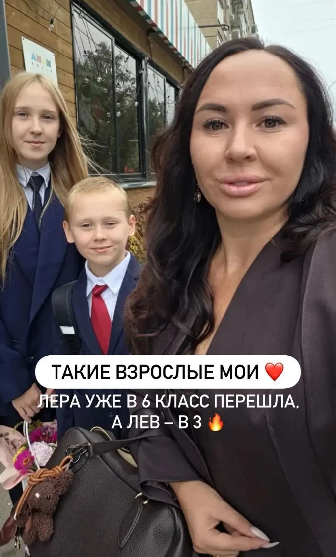 С началом учебного года всех нас, девочки ✨️🙏 - пусть этот год пройдет у всех легко.