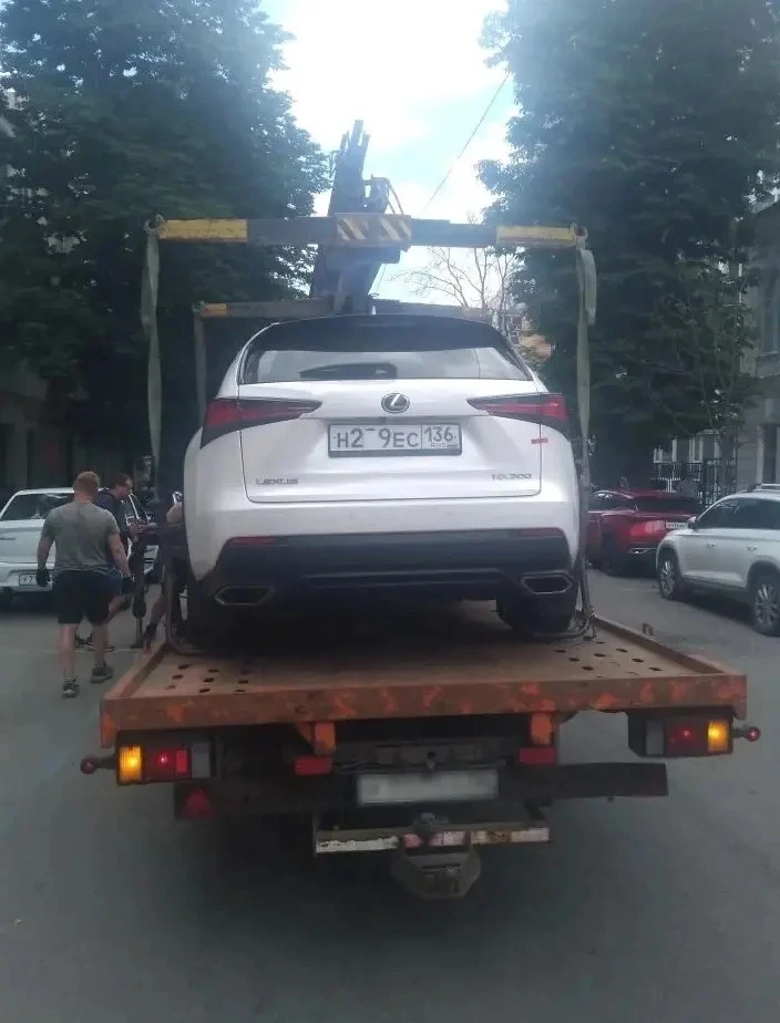 В городе продолжается эвакуация автомобилей со скрытыми госномерами или без них

Работа ведется сотр
